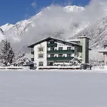 Adlerhof Am Sonnenplateau Hotel 3*